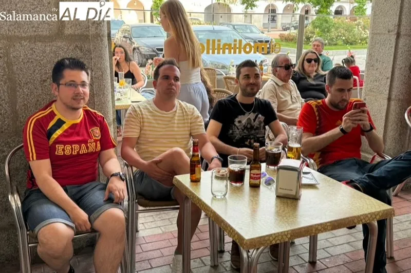 Foto 10 - Espectacular ambiente en las terrazas de Los &Aacute;lamos y El Molinillo para animar a la selecci&oacute;n
