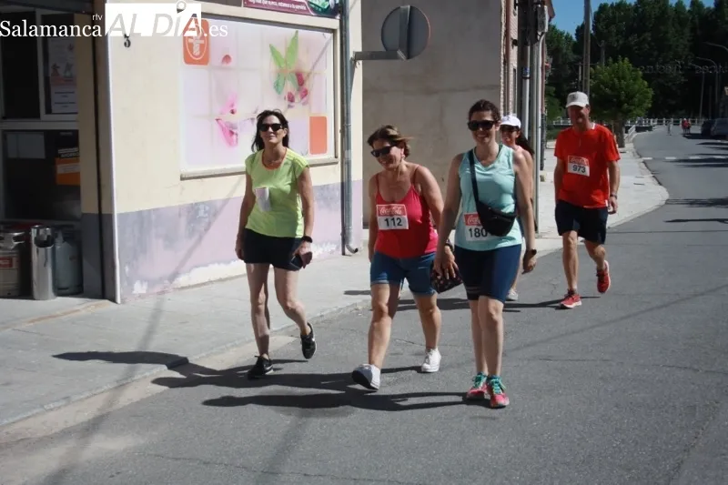 Foto 11 - M&aacute;s de 230 participantes en una ambientada y solidaria VIII Quedada Runner y Ciclista en Santiago de la Puebla, con la que comienzan sus fiestas patronales