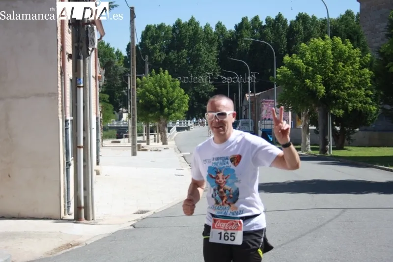 Foto 8 - M&aacute;s de 230 participantes en una ambientada y solidaria VIII Quedada Runner y Ciclista en Santiago de la Puebla, con la que comienzan sus fiestas patronales