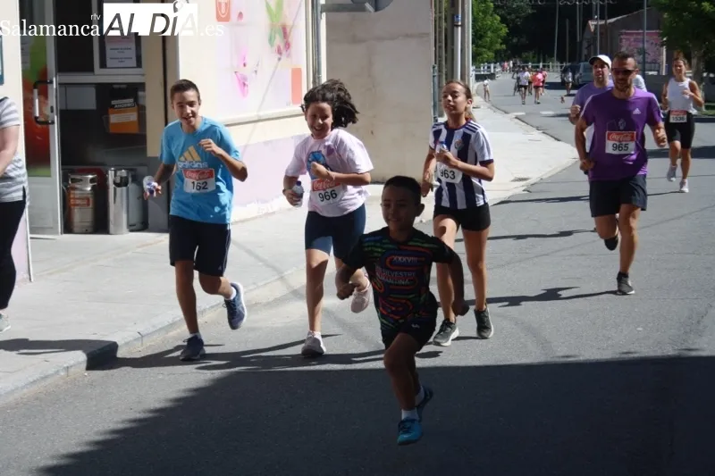 Foto 7 - M&aacute;s de 230 participantes en una ambientada y solidaria VIII Quedada Runner y Ciclista en Santiago de la Puebla, con la que comienzan sus fiestas patronales