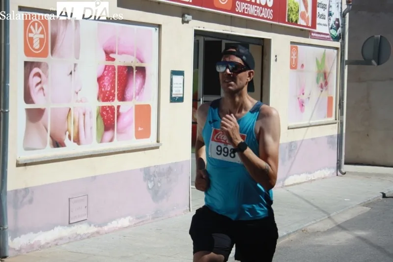 Foto 4 - M&aacute;s de 230 participantes en una ambientada y solidaria VIII Quedada Runner y Ciclista en Santiago de la Puebla, con la que comienzan sus fiestas patronales