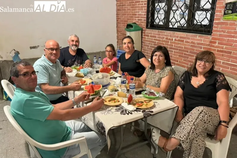 Foto 7 - La parrillada de Santiago de la Puebla se convierte en una multitudinaria fiesta con 400 raciones y un gran ambiente 