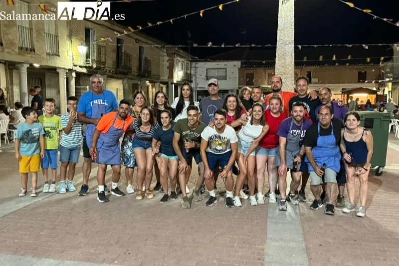 Foto 2 - La parrillada de Santiago de la Puebla se convierte en una multitudinaria fiesta con 400 raciones y un gran ambiente 