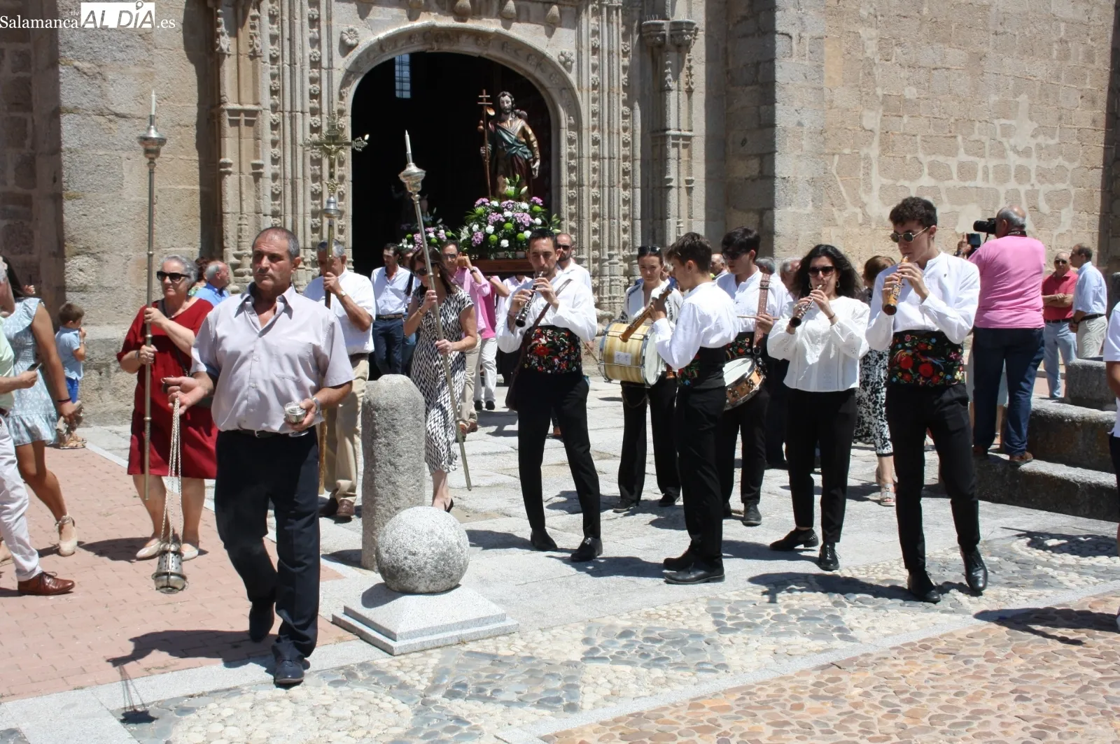 Foto 9 - Multitudinario acompa&ntilde;amiento de los santiagueses al Apostol en el d&iacute;a grande de sus fiestas patronales
