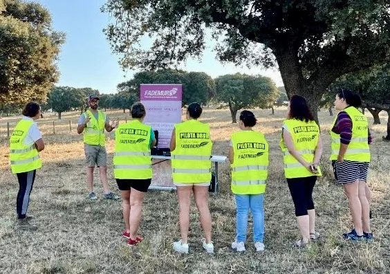 Foto 7 - Una treintena de mujeres inician su formaci&oacute;n pr&aacute;ctica en el pilotaje de drones en el Pedroso de la Armu&ntilde;a gracias a la asociaci&oacute;n Ademur