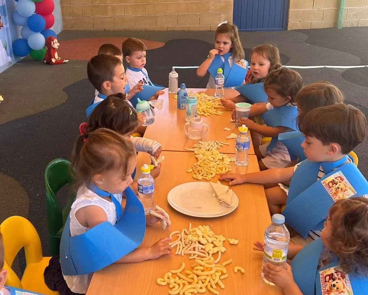 Foto 3 - Una divertida fiesta de graduaci&oacute;n finaliza el curso en la escuela infantil Garabato de Villoria