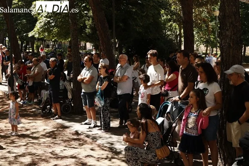 Actuación del Mago Oski en el Parque Picasso. Fotos: David Sañudo.