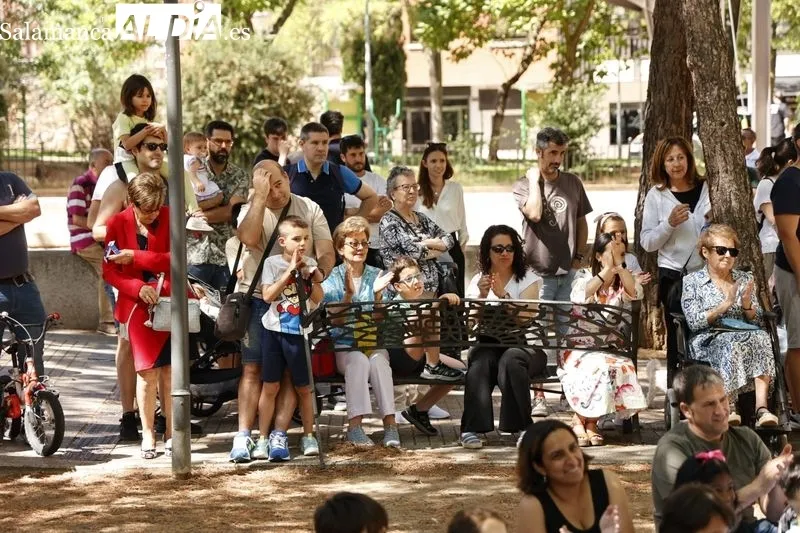 Actuación del Mago Oski en el Parque Picasso. Fotos: David Sañudo.