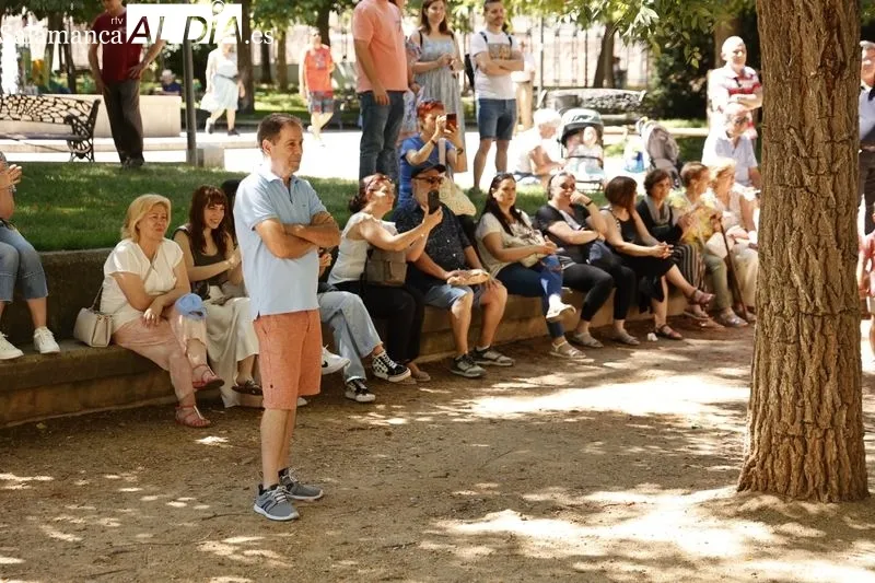 Actuación del Mago Oski en el Parque Picasso. Fotos: David Sañudo.