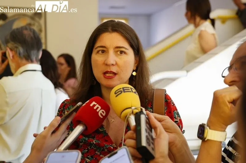  La concejala de Familia e Igualdad de Oportunidades, Miryam Rodríguez, en la presentación del libro ‘Inclusión y cultura: Guía de comunicación y trato inclusivo en archivos, bibliotecas y museos’. Foto de David Sañudo