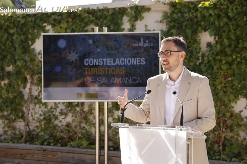 El concejal de Turismo, Ángel Fernández Silva, presenta la Constelación Arqueológica, una nueva experiencia sensorial para redescubrir y disfrutar la ciudad. Foto: D. Sañudo