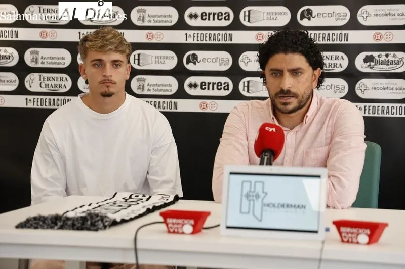 Presentación de Pau Martínez, nuevo jugador de Unionistas de Salamanca. Foto de David Sañudo