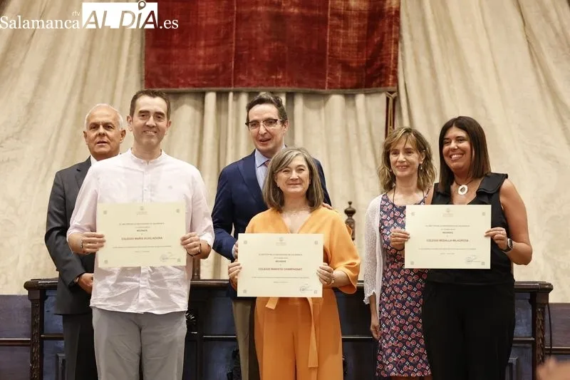 Entrega de los premios por las mejores calificaciones de la EBAU en la Universidad de Salamanca. Foto de David Sañudo