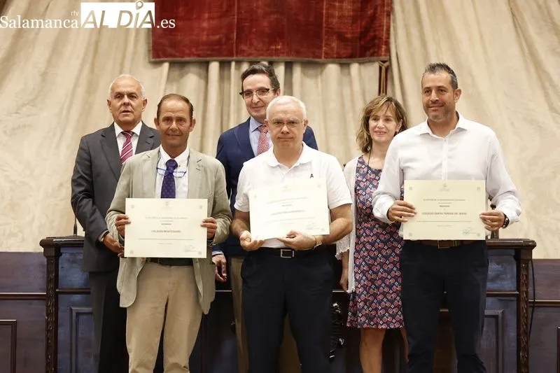 Entrega de los premios por las mejores calificaciones de la EBAU en la Universidad de Salamanca. Foto de David Sañudo