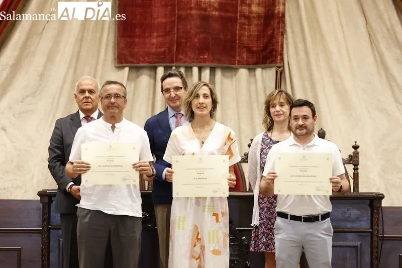 Entrega de los premios por las mejores calificaciones de la EBAU en la Universidad de Salamanca. Foto de David Sañudo