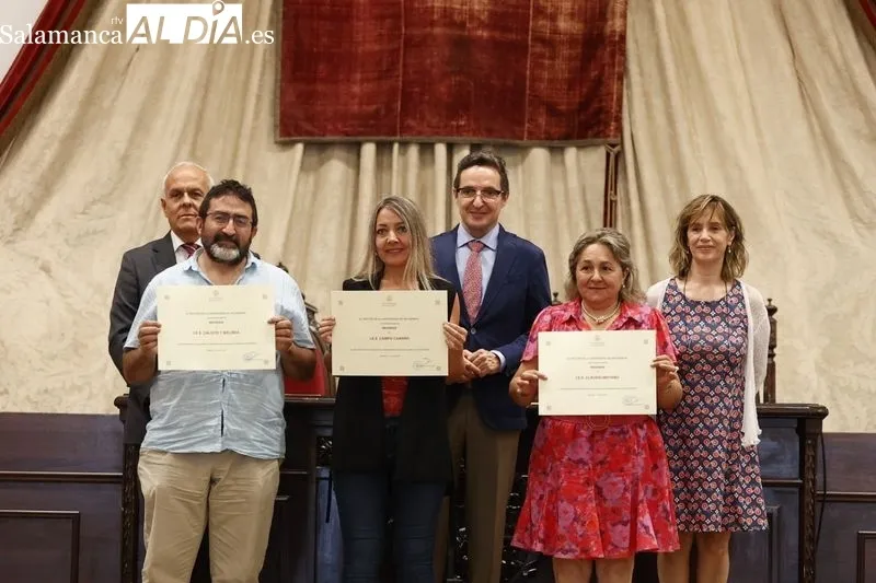 Entrega de los premios por las mejores calificaciones de la EBAU en la Universidad de Salamanca. Foto de David Sañudo