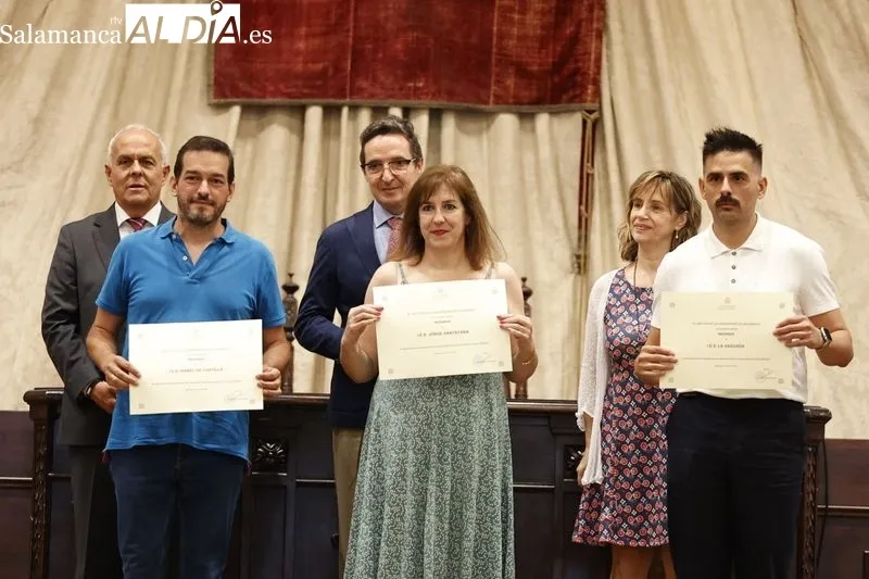 Entrega de los premios por las mejores calificaciones de la EBAU en la Universidad de Salamanca. Foto de David Sañudo