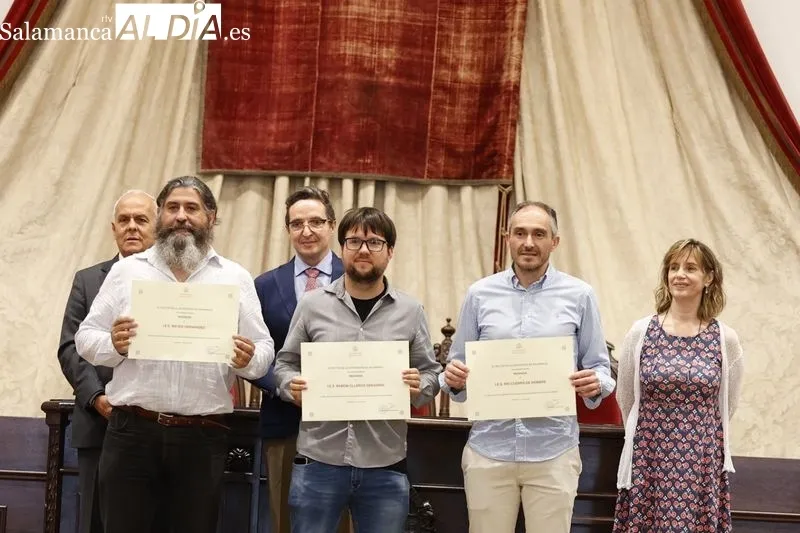 Entrega de los premios por las mejores calificaciones de la EBAU en la Universidad de Salamanca. Foto de David Sañudo