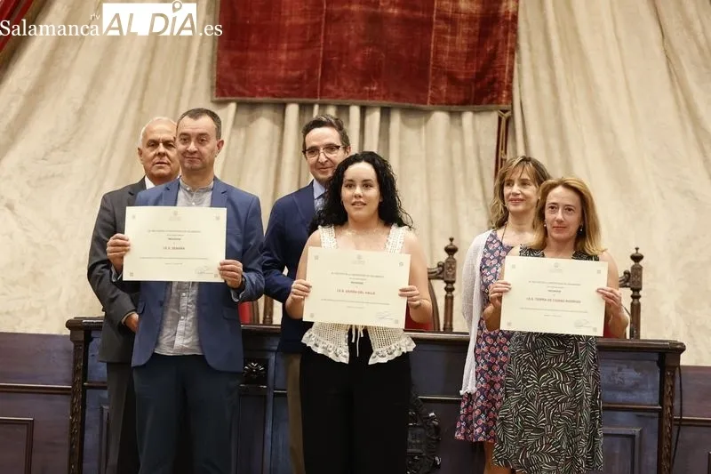 Entrega de los premios por las mejores calificaciones de la EBAU en la Universidad de Salamanca. Foto de David Sañudo