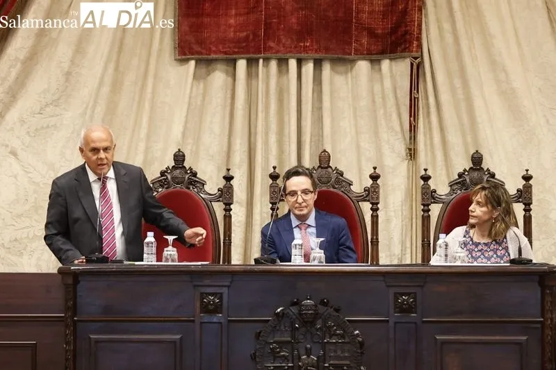 Entrega de los premios por las mejores calificaciones de la EBAU en la Universidad de Salamanca. Foto de David Sañudo