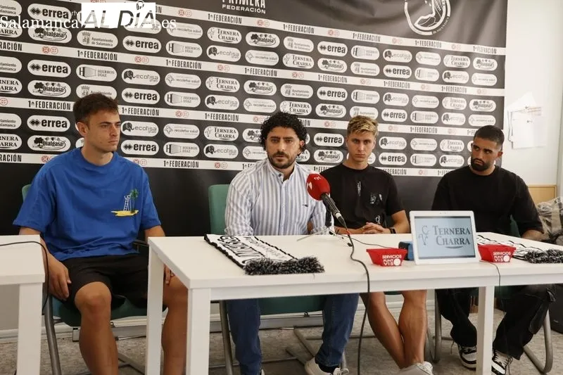 Presentación de Dani García, Eudald Vergés y David Rabadán como jugadores de Unionistas. Foto de David Sañudo