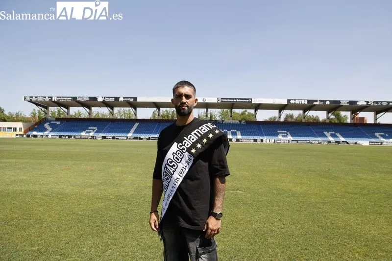 Presentación de Dani García como jugador de Unionistas. Foto de David Sañudo