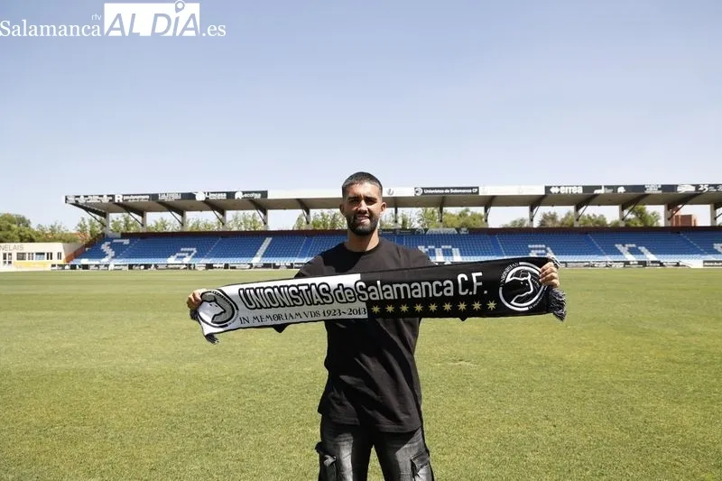 Presentación de Dani García como jugador de Unionistas. Foto de David Sañudo