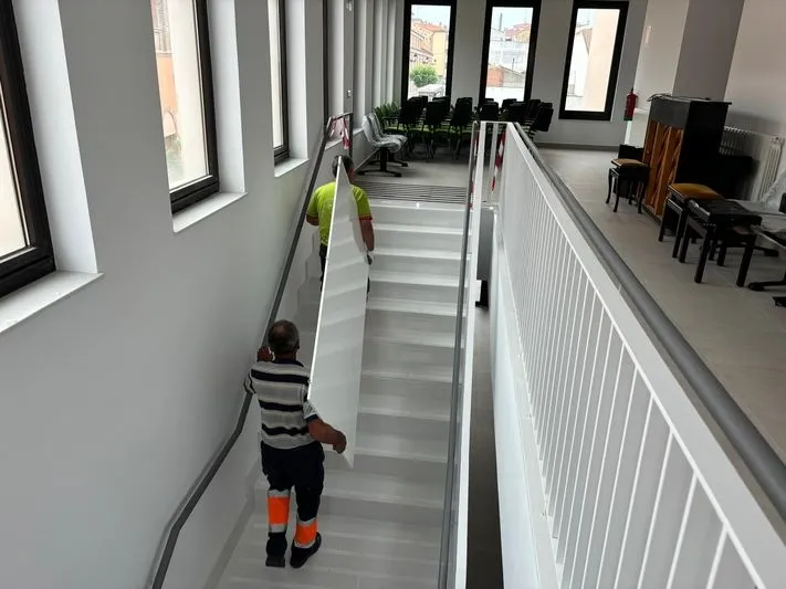 Foto 2 - La Biblioteca Municipal y la Escuela de M&uacute;sica comienzan su traslado al Edificio Multiusos
