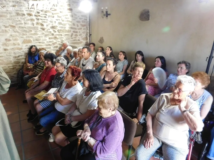 Representación de la obra 'Buscando a Nebrija' en Villar de Peralonso  