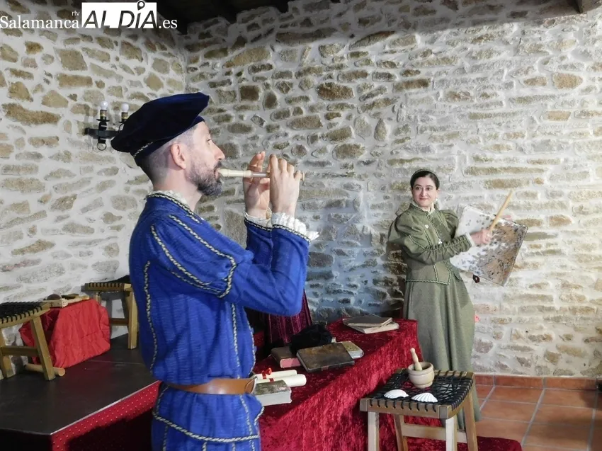 Representación de la obra 'Buscando a Nebrija' en Villar de Peralonso  