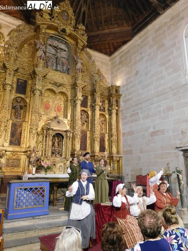 La iglesia parroquial de San Cornelio y San Cipriano de Villaverde de Guareña abrió sus puertas al montaje de Denis Rafter 