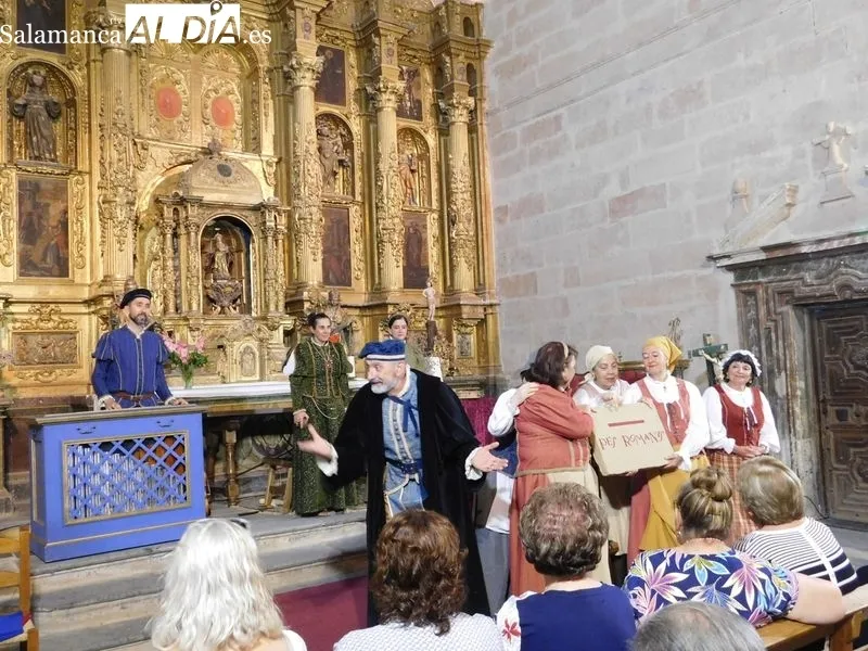 La iglesia parroquial de San Cornelio y San Cipriano de Villaverde de Guareña abrió sus puertas al montaje de Denis Rafter 