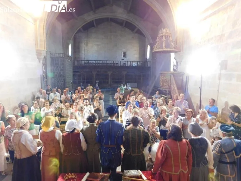 La iglesia parroquial de San Cornelio y San Cipriano de Villaverde de Guareña abrió sus puertas al montaje de Denis Rafter 