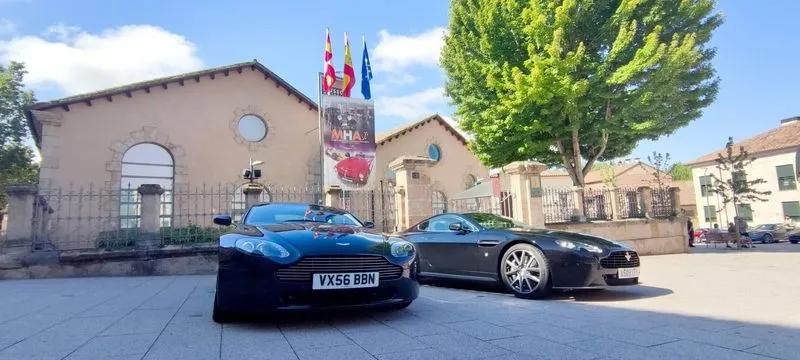 Coches de marcas prestigiosas en el Museo de Automoción. Fotos: Museo de Historia de la Automoción.