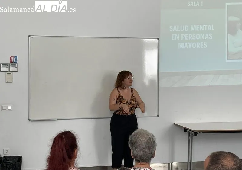 Presentación del podcast 'Canas al viento' en el Centro Julián Sánchez El Charro. Foto de Miguel González