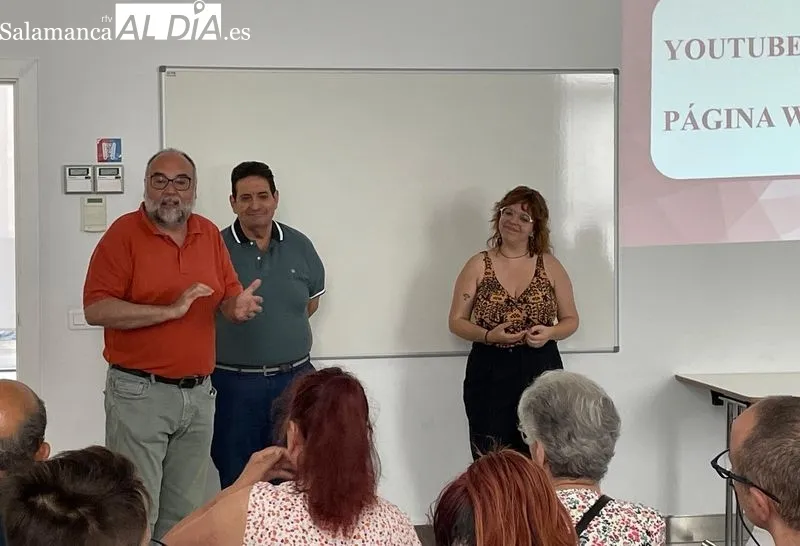 Presentación del podcast 'Canas al viento' en el Centro Julián Sánchez El Charro. Foto de Miguel González