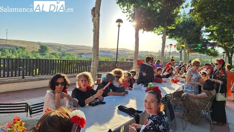 Foto 10 - La asociaci&oacute;n de mujeres de Alba de Tormes celebra el verano