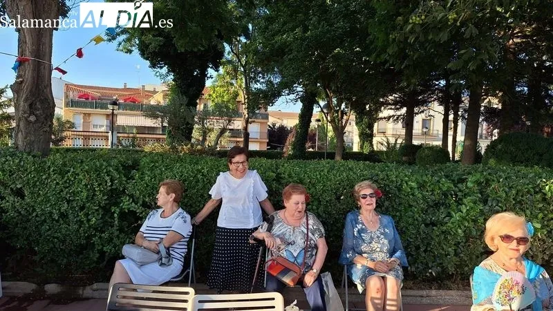 Foto 5 - La asociaci&oacute;n de mujeres de Alba de Tormes celebra el verano