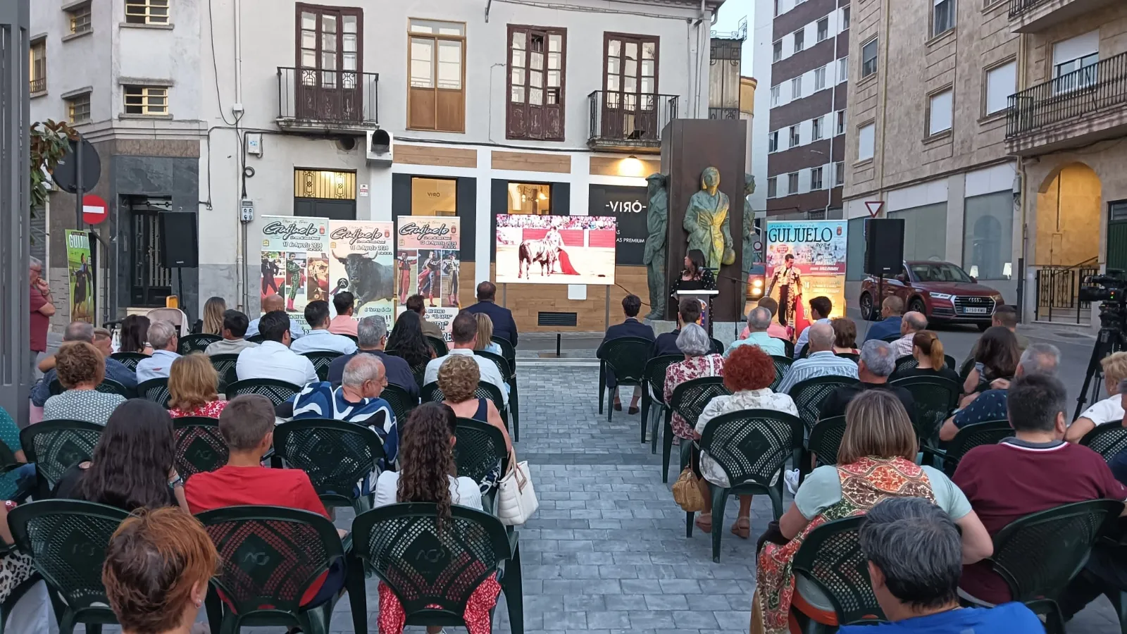 Foto 4 - Multitudinaria y brillante presentaci&oacute;n de la Feria de Guijuelo