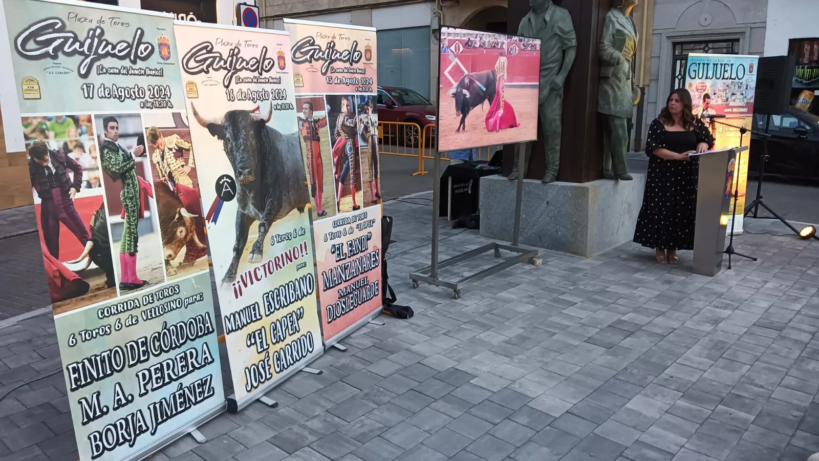 Foto 5 - Multitudinaria y brillante presentaci&oacute;n de la Feria de Guijuelo