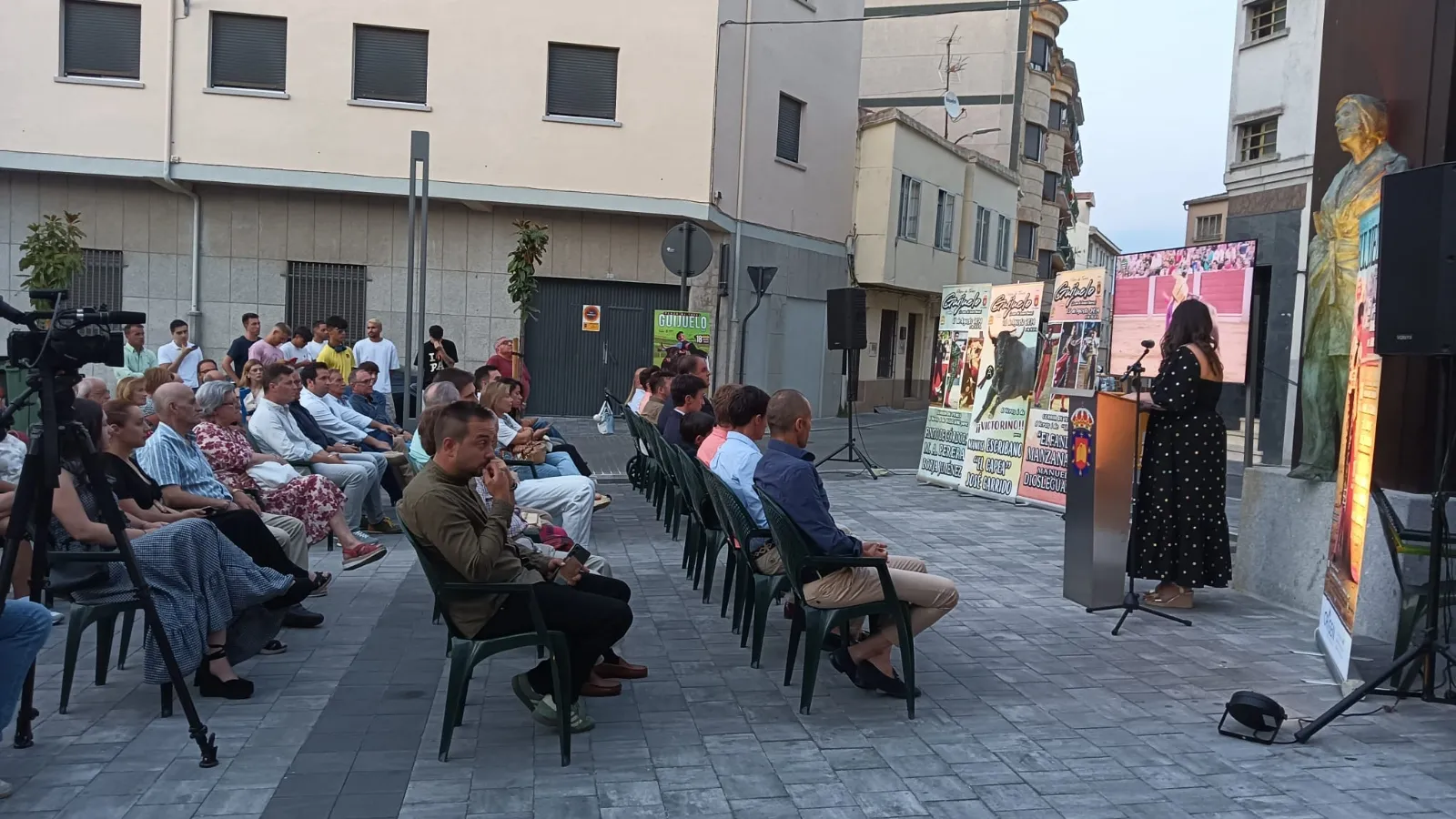 Foto 3 - Multitudinaria y brillante presentaci&oacute;n de la Feria de Guijuelo