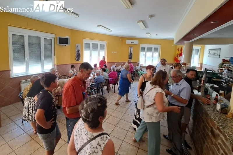 Andrés y Mari celebraban este sábado en Olmedo de Camaces sus bodas de oro / MANUEL NICOLÁS