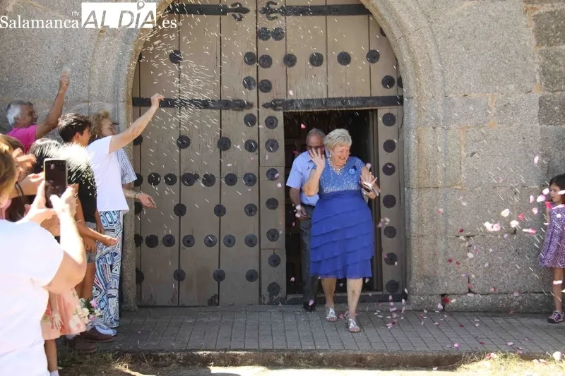 Andrés y Mari celebraban este sábado en Olmedo de Camaces sus bodas de oro / MANUEL NICOLÁS