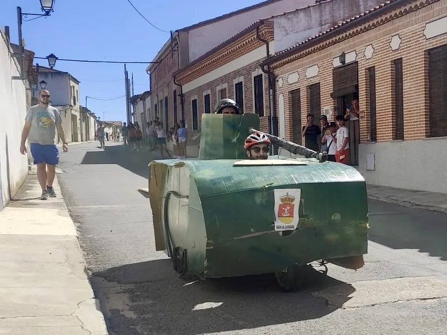 Foto 5 - La Carrera de Autos Locos se estrena con gran &eacute;xito y diversi&oacute;n en las fiestas de Santiago de la Puebla