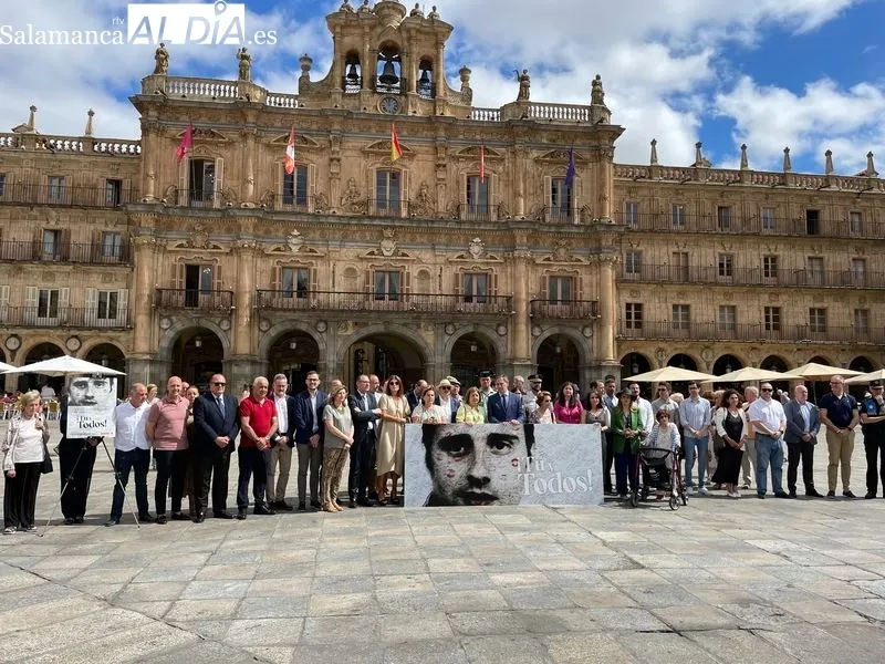 Minuto de silencio en la Plaza Mayor con motivo del 27º aniversario del secuestro y asesinato de Miguel Ángel Blanco. Foto de Miguel González