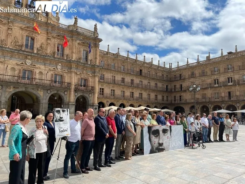 Minuto de silencio en la Plaza Mayor con motivo del 27º aniversario del secuestro y asesinato de Miguel Ángel Blanco. Foto de Miguel González