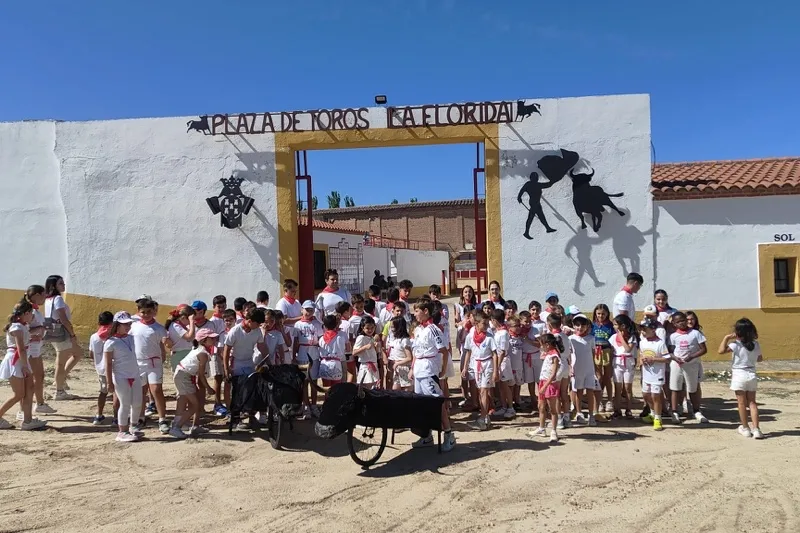 Foto 4 - Diversi&oacute;n y carreras protagonizan el animado encierro infantil de San Fermin en los campamentos de verano del CID