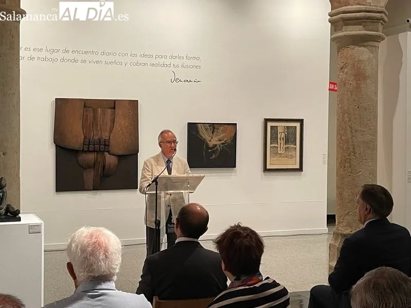 Muestra “Un legado de amistad”, un homenaje a artistas vinculados a Venancio Blanco, en la Sala de Exposiciones de Santo Domingo. Foto de Miguel González