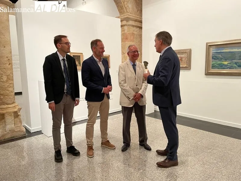 Muestra “Un legado de amistad”, un homenaje a artistas vinculados a Venancio Blanco, en la Sala de Exposiciones de Santo Domingo. Foto de Miguel González