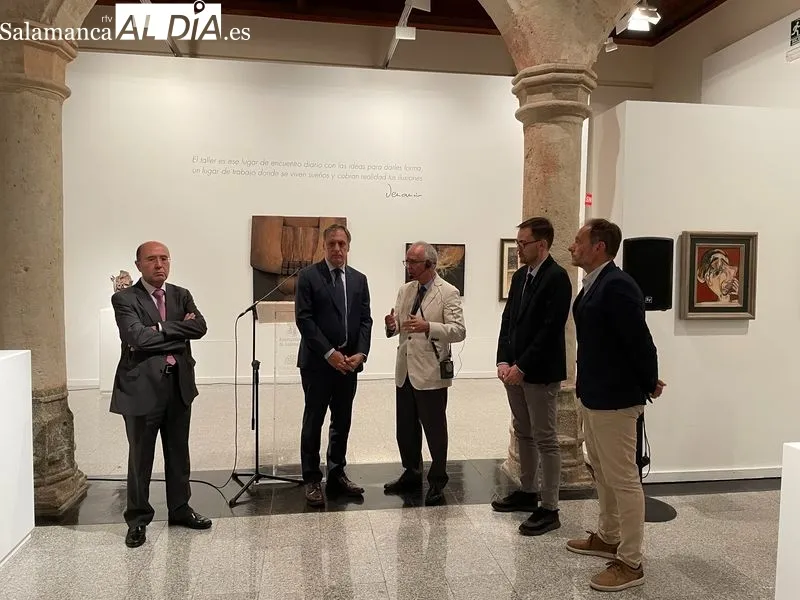 Muestra “Un legado de amistad”, un homenaje a artistas vinculados a Venancio Blanco, en la Sala de Exposiciones de Santo Domingo. Foto de Miguel González